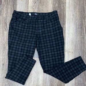 KUT from the kloth WMNS sz 6p Black Plaid capri style punk Pants